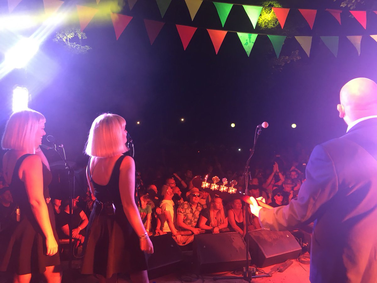 TalkLikeTigers's tweet photo. Last weekend we sang backing vocals for @elvanatribute at @KendalCalling It was awesome! Here's some pics. Tomorrow we're performing at @neverworld, then @Bestival on Sunday! #elvana #kendalcalling #Bestival2018 #neverworld #leefest #festival https://t.co/MrOdVKeVqJ