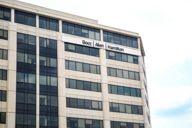 Kim_Heanue's tweet photo. It's a good day to Be Booz Allen. Top-ranked DC-area company for women #women #diversity https://t.co/R2c6QoIJlt https://t.co/JcalDsC4Nf