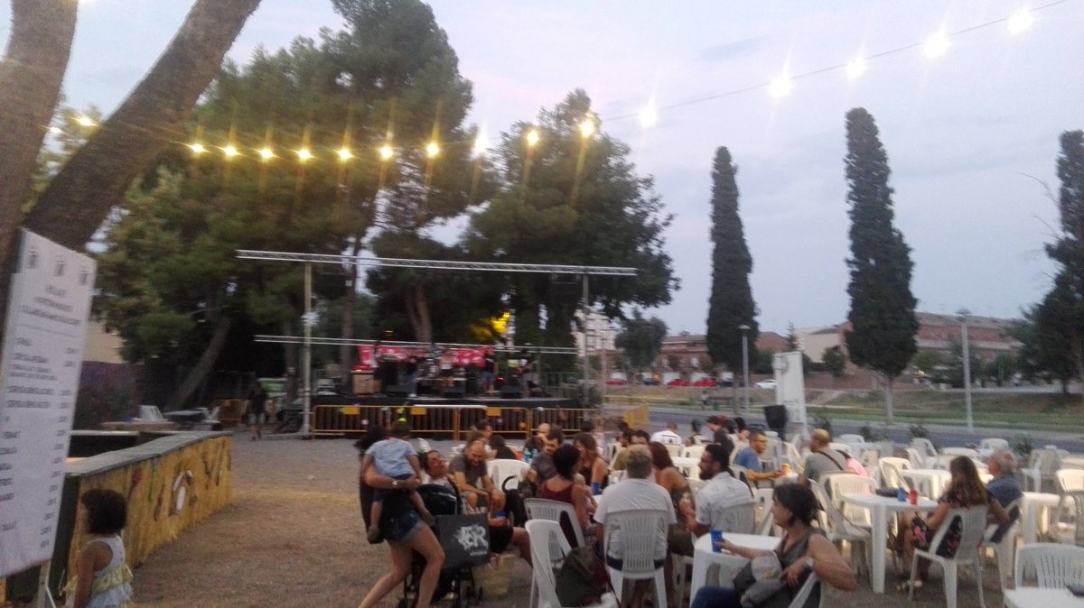 lobalconet's tweet photo. A @lobalconet  ja ho tenim tot a punt! Avui concert de @MaldatsGrup  o Paüra!
#Tàrrega https://t.co/aEc8og3pAO