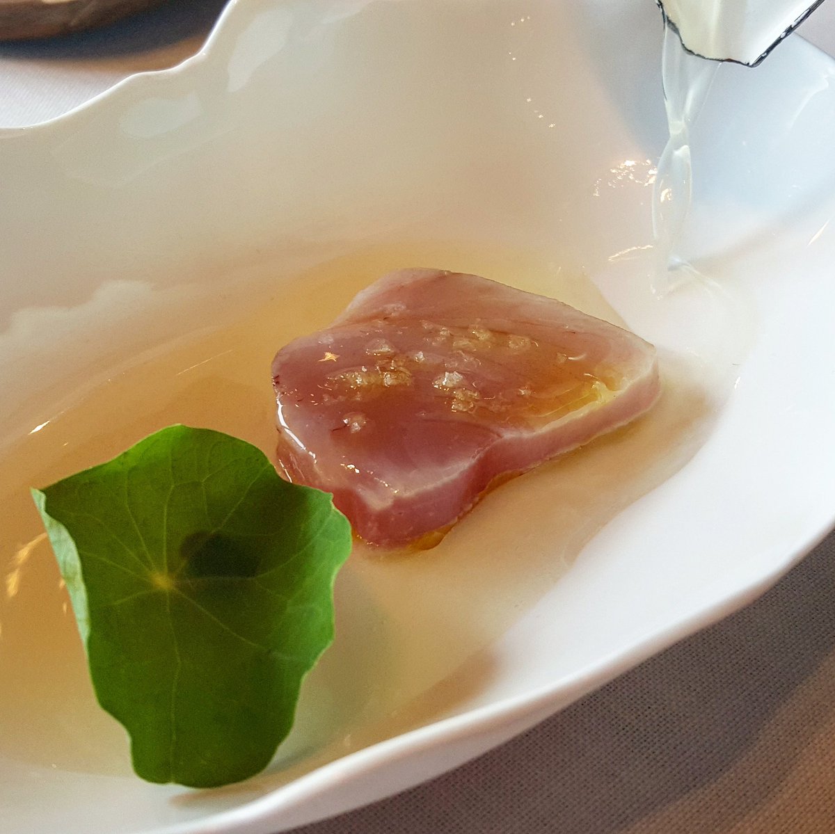 complicidadgast's tweet photo. Había que despedir a @AlboradaGalicia . @IvanDominguez32 seguirá cocinando el mar con personalidad propia allá donde vaya. Hoy una comida llena de sabor y ligereza. Bonito, bogavante, arroz y mejillones. Vayan antes del cierre. https://t.co/f1IYZok0w7