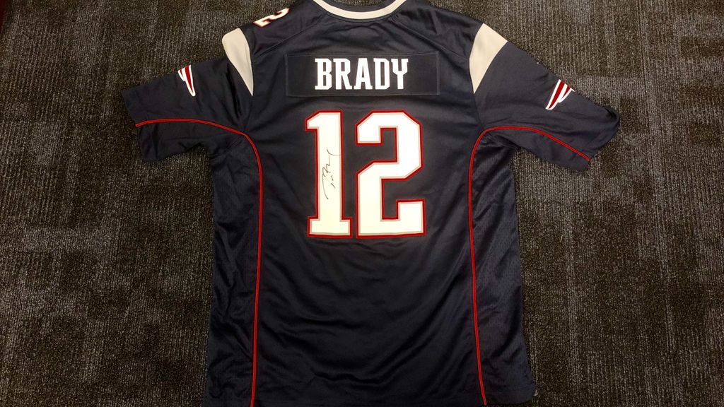 Celebrate the 🐐's birthday with #PatsPracticeYouWin!

RT to enter to win a signed Tom Brady jersey, courtesy of <a href="/MyBobs/">Bob’s Discount Furniture</a>.  Rules:  bit.ly/2vcXRaS