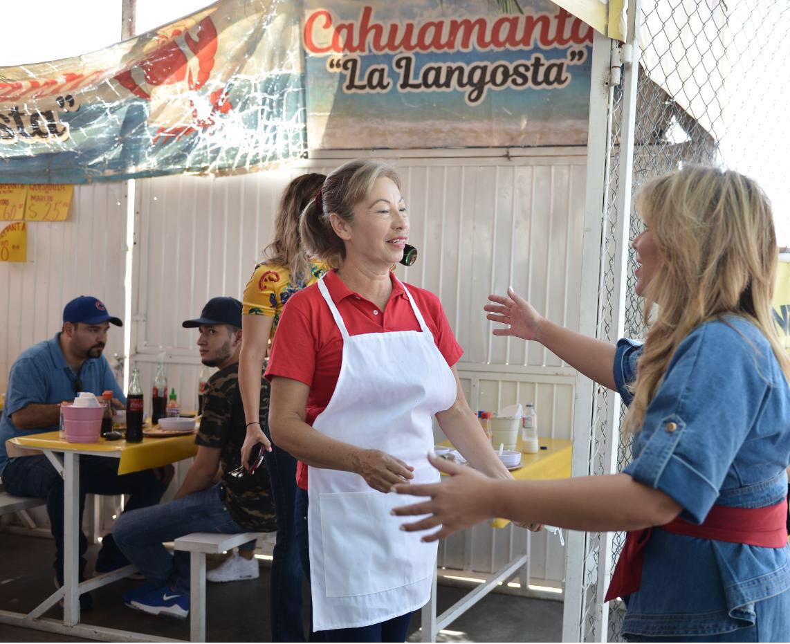 ClaudiaPavlovic's tweet photo. Hoy visitamos a doña Gloria Saucedo y a don Jesús Ávalos, en su taquería "La Langosta". Me da gusto que les está yendo muy bien en su negocio, resultado de un proyecto productivo y que gracias a su esfuerzo, lo han ido consolidando. ¡Felicidades! https://t.co/vxC0lhkh9X
