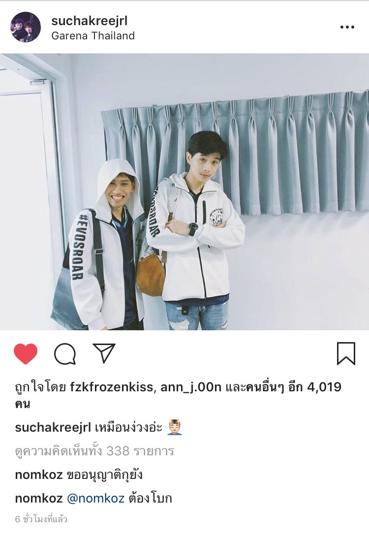 Aueiiz's tweet photo. คุณโอกับรถเป็นของคู่กัน แต่ถ้าน้องจะขึ้น BTS หรือ MRT พี่ก็จะไป ล่าสุดทำบัตรเป็นของตัวเองแล้ว ยังไม่พอนั่งวินมอไซค์มาส่งน้องอีก จะมาเล่นห้องน้อง แต่ก็จู๊คไปตามสไตล์คุณเค้า😆/ หวีดจนทวิตไม่ออก กว่าจะตั้งสติได้ ช๊อคกับช๊อตนั่งวินมอไซค์ของคุณโออยู่ งื้ออ ทุ่มเทอะไรขนาดนั้น☺️#โอกิต https://t.co/4kboXiotSW