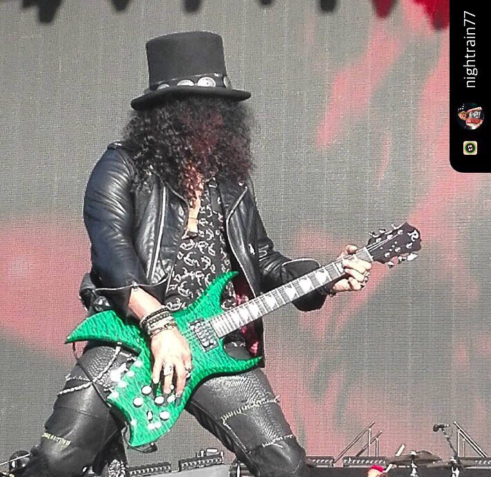 MARIE2_SLASH's tweet photo. #Repost  @nightrain77 #nijmegen #notinthislifetime2017 #notinthislifetimetour2017 #gunsnroses #goffertpark @meeganhodges @slash #netherlands🇳🇱 [ #slash #gnreurope2018 ] https://t.co/2nJA3NX5VK