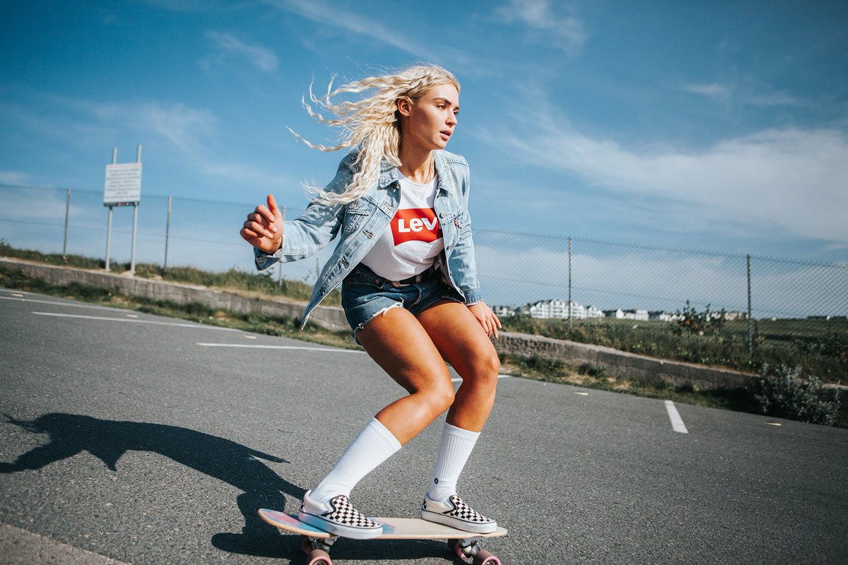 annscottagesurf's tweet photo. #SkatingInToTheWeekend... ๐จ๐๐ค
Levi's now available online! ๐ฎ๐โฃ๏ธ Shop the full collection at https://t.co/BrchVY1435 ๐ซ
#levis #liveinlevis #tgif #skateboarding #girlswhoskate https://t.co/aC3Z1l424e