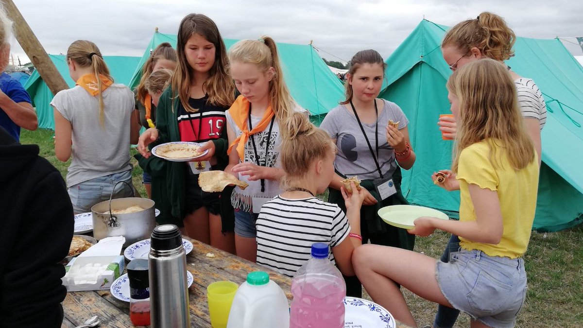 On friday the girls met their hospitality-parents. Nice to meet them! The boys did their last clogdancing for the whole subcamp. It was the ast day of @Chamboree!