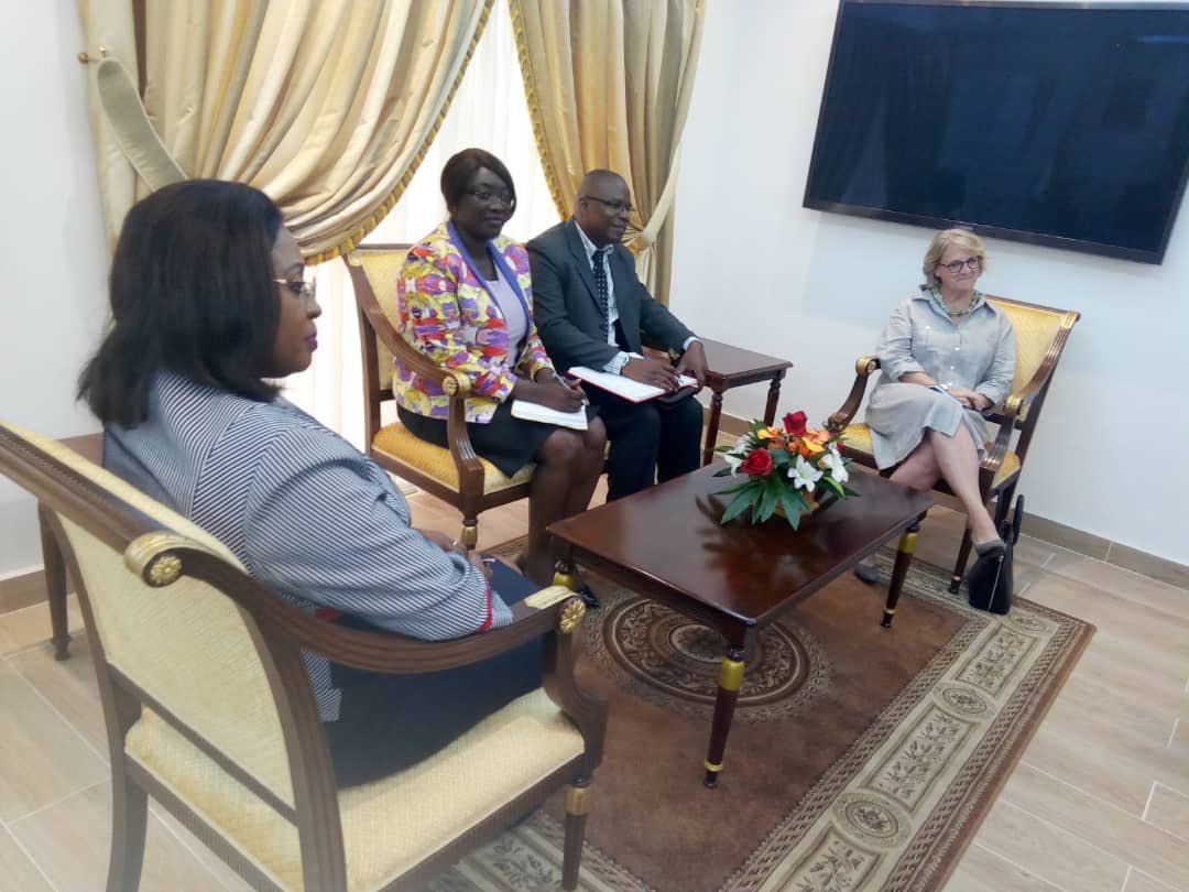 J’ai reçu ce matin en audience, en présence du Ministre Délégué, l’Ambassadeur de France Dominique Rénaux. L’ Ambassadeur  est venu me présenter ses adieux après avoir servi durant 4 ans au Gabon. Un point de la coopération entre la France et le Gabon sur la période a été fait.