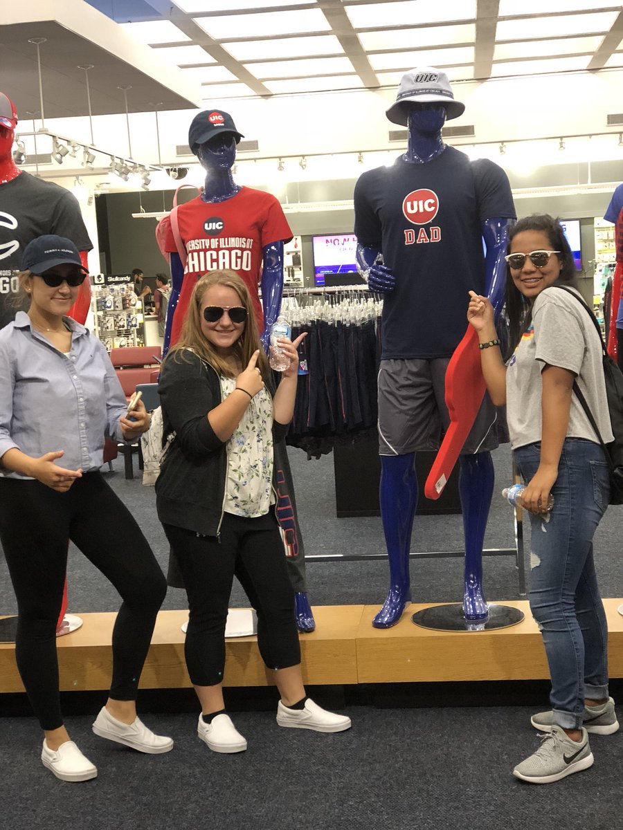 wmarzec123's tweet photo. High school students ready for college!! AP summer transition program was an amazing experience!! #leydenpride #uic #ap https://t.co/69Xn8AQ9ZL