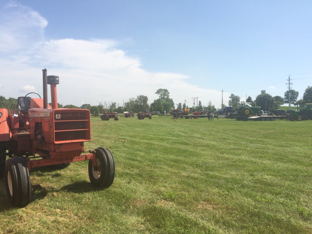 drewdebruyn's tweet photo. Farm stock starting to arrive for @EmbroPull Wonder which ones will do a #fullpull18 Hey @apasztor82 you better be here tonight! https://t.co/okfHjOWvg9