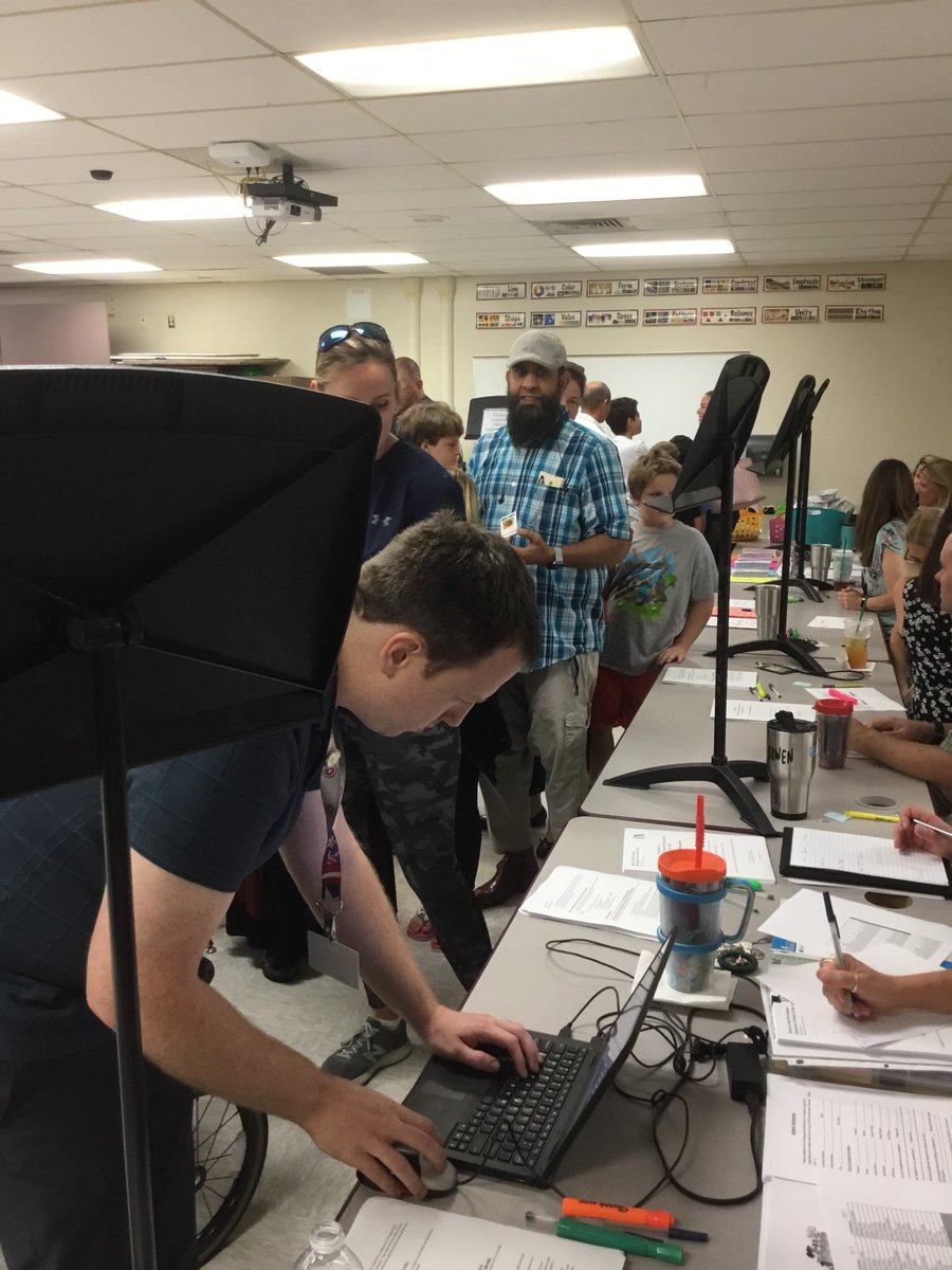 RLStevensonElem's tweet photo. It was wonderful to see so many parents attend Stevenson's registrations day today.  Students seemed pretty happy to be returning to school to catch up with friends.  Look forward to the first day of school next week! https://t.co/VQEoWVgLIg