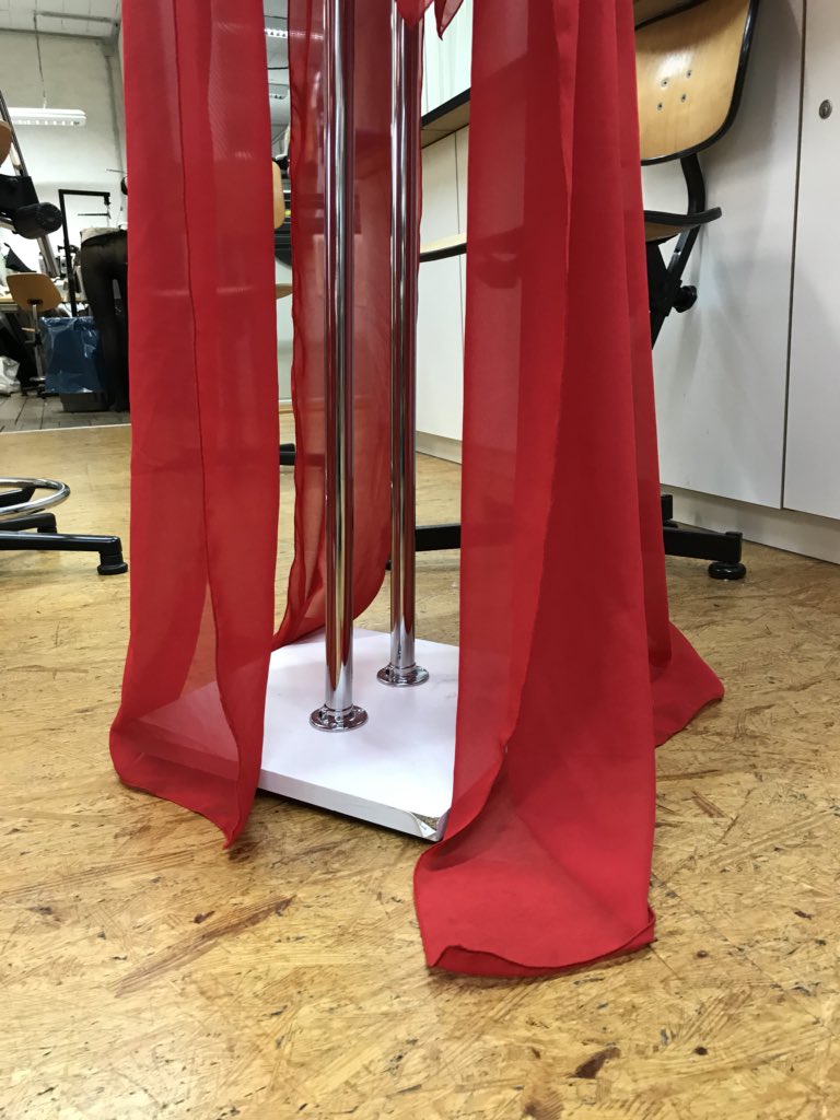 owen_mark_henry's tweet photo. • Open slit kimono | Base of my last look complete for the water movement video | Details and industrial blazer to be added | Fluid course #patterncutting #fashiondesign #minfilm #belfastschoolofart #hfkbremem #newdesigner https://t.co/RbIIfqwcan