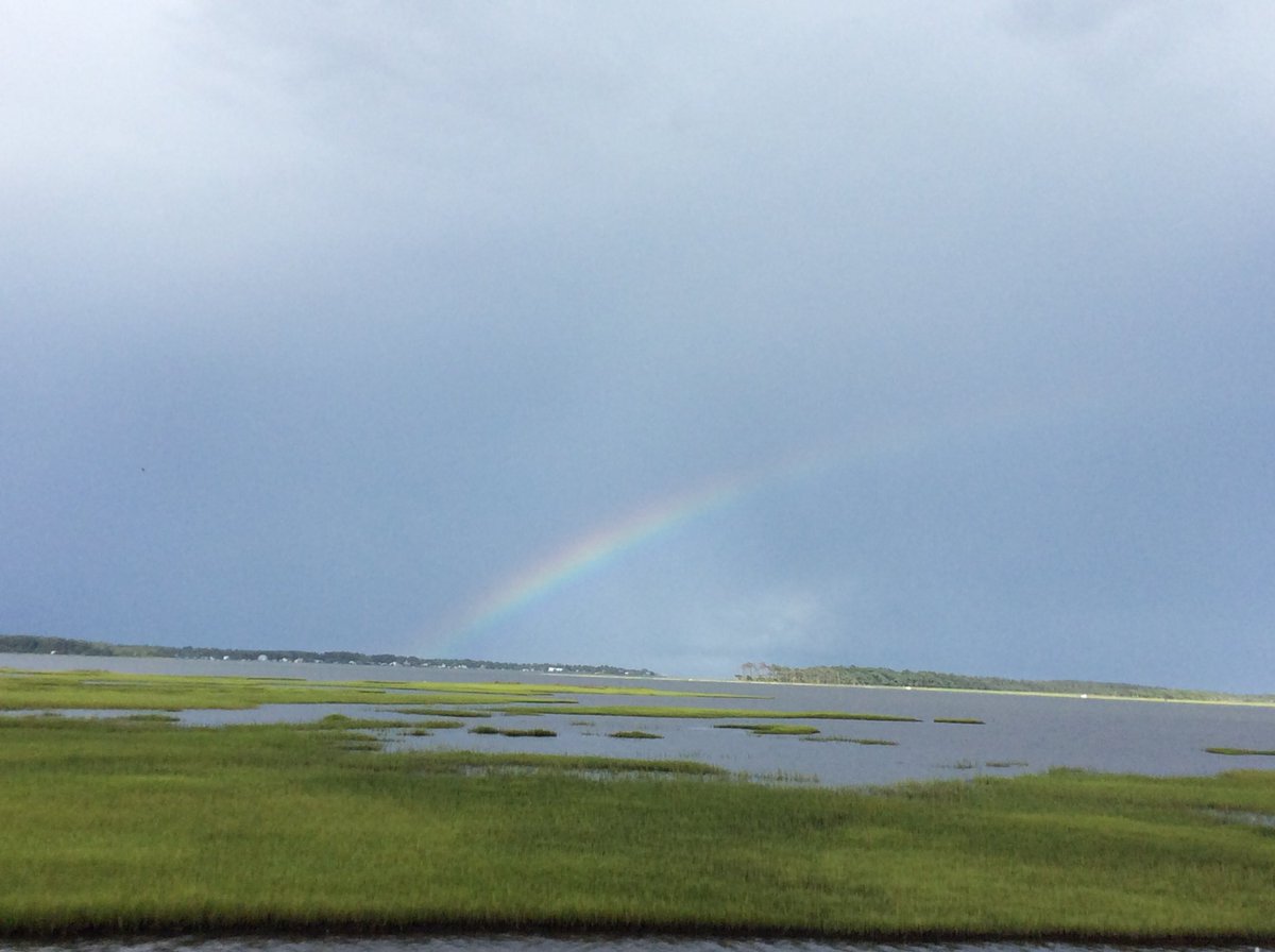 SalleyRick's tweet photo. 🌈🌈🌈Rainbow over Harkers Island #OuterBanks #CoreSound https://t.co/dEwlJjLmgL