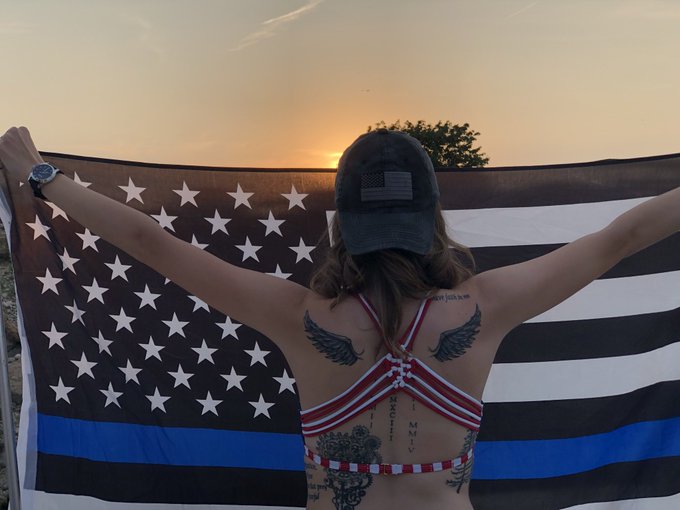 3 pic. Lovin&rsquo; life man 🖤⚓️🎶➕ https://t.co/wLlSYhQA6K