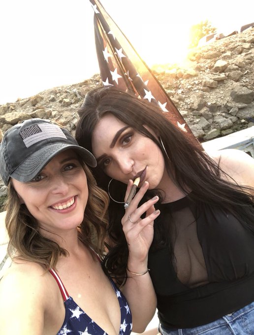 1 pic. Lovin&rsquo; life man 🖤⚓️🎶➕ https://t.co/wLlSYhQA6K