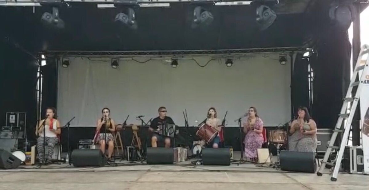 kepajunkera's tweet photo. Eskerrik asko Tapia!!!
Plazer haundi bat!!!
Gracias a la organización asociación Marino Tapiega, Guti, Martín...
Una noche increible...Sorginak, Eva, Noelia...
Aurrera lagunak, puxa Asturies!!! https://t.co/GHkC9NMNki
