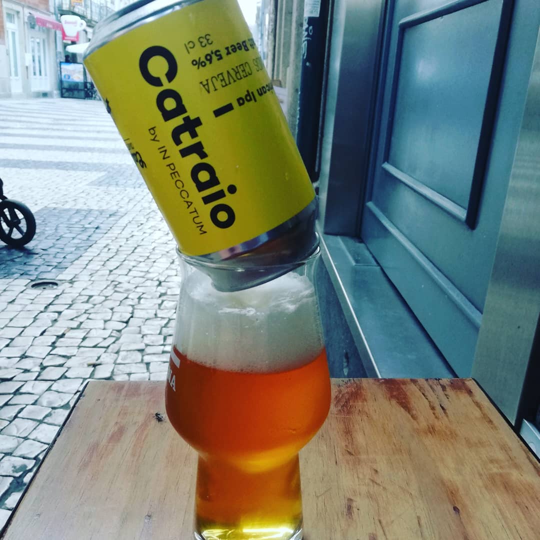 If you are in Porto and want to have nice beers from Portugal or other parts of the world, this is the place to go!
#cerveja #craftbeerlovers #enjoylifetothefullest #catraio #porto