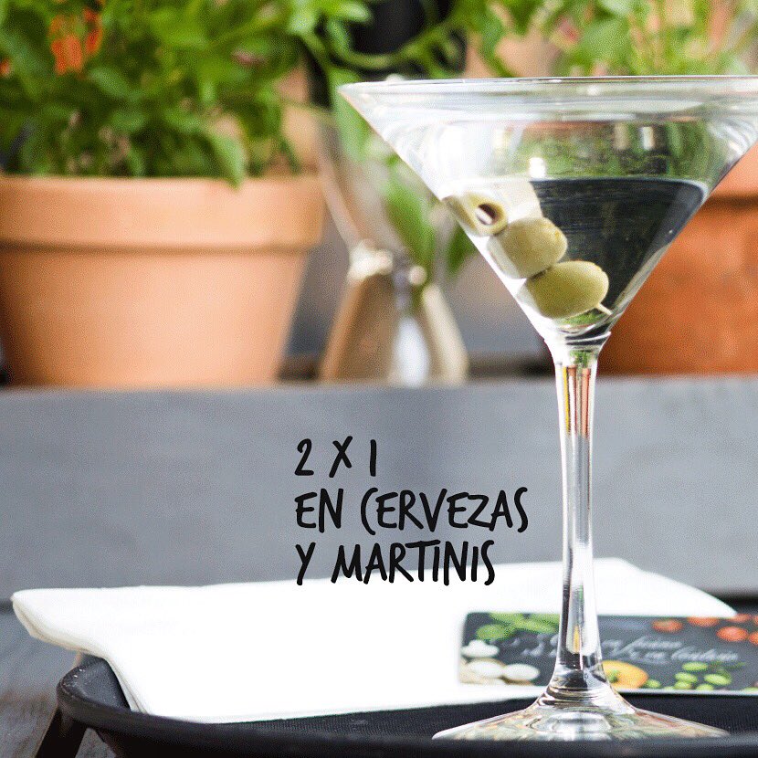 VapianoMx's tweet photo. Felicidad es encontrar 3 aceitunas en tu martini cuando tienes hambre... ¡2x1 en cervezas y martinis! 🍸🍻#cerveza #beer #viernesenvapiano #party #aftework #fridaymood https://t.co/pTcKG0bX3h