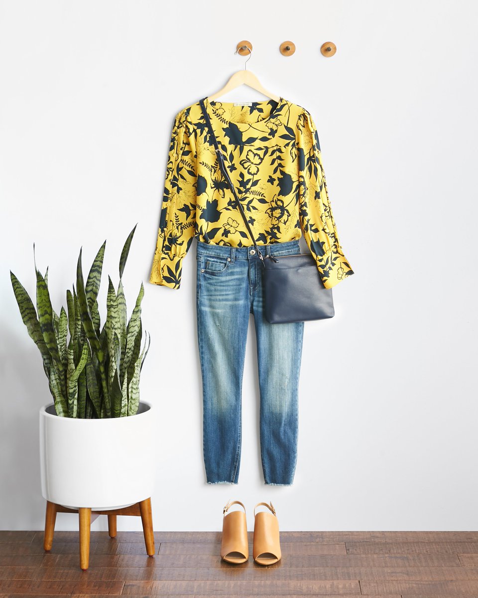stitchfix's tweet photo. Congrats, you made it through the week 🙌! See how to take your closet staples from ready-to-work ⏩ ready-to-weekend in a snap: https://t.co/Ngsltjxs6Z https://t.co/ewnMF819qI