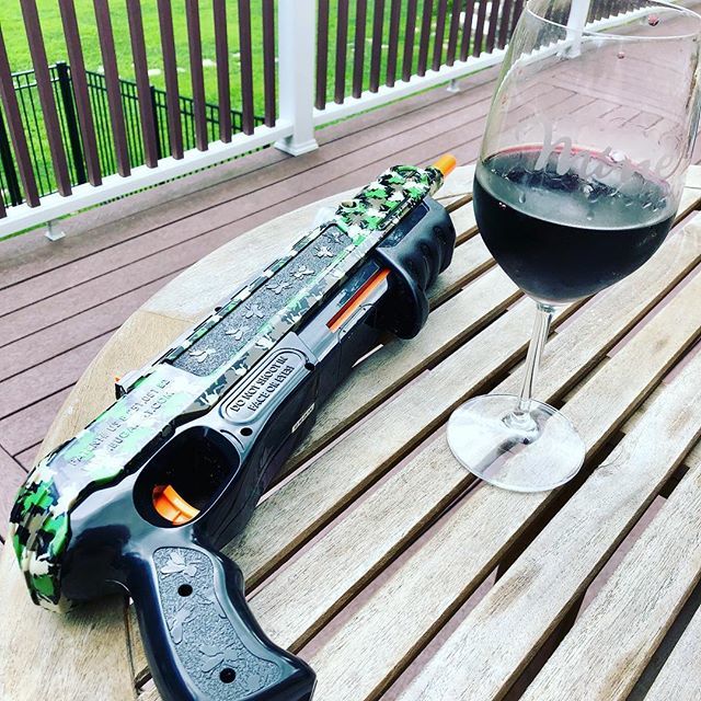 cmac610's tweet image. A couple of necessary accessories when BBQ’ing. Sometimes you must come strapped against the bugs! 🍷 
#bugasalt #camoedition #wine ift.tt/2n5G7JQ