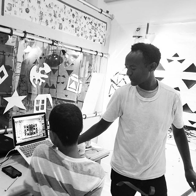 OnicaCupido's tweet image. My son spent some time learning &amp;amp; creating with artist #EzraWube, who&apos;s stop motion animation is part of @cmomnyc #ArtArtistsandYou interactive exhibit. Amazing experience.
.
#tmfblog #tech #interactiveart #cmomnyc #ethiopianartist ift.tt/2LRCINK