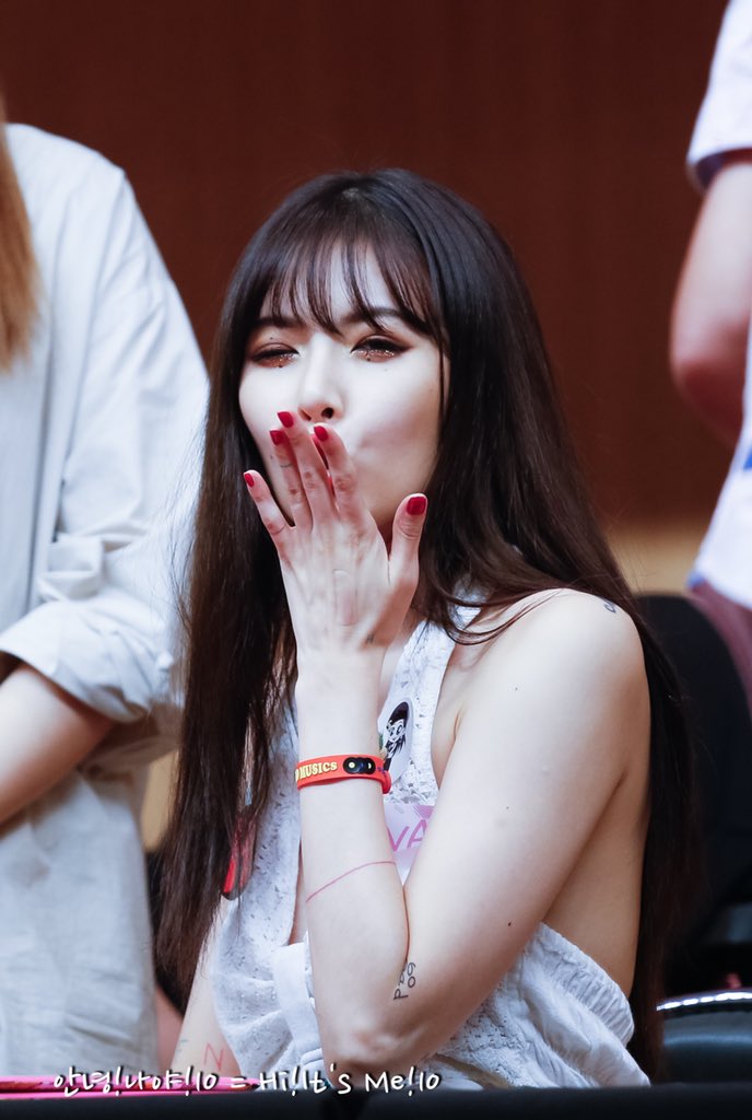 Hyunaforyou's tweet photo. [#HD] HYUNA durante o terceiro fansign do TRIPLE H, ocorrido em Dangsan [27.07.18]

Cr; _hi_its_me_10;
Tags; #트리플_H; #HYUNA; #현아; #TripleKARD; https://t.co/AxeNZEibuh