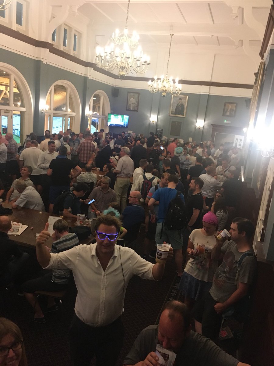 SurreyUltra's tweet photo. @surreycricket this is why we need a bar to celebrate in!! #peopleshomeofcricket #finchonfire #donttakemehome
🦁🏏💪⚪️🔥🔥🔥🔥🔥 https://t.co/Mwr3d9vhXj
