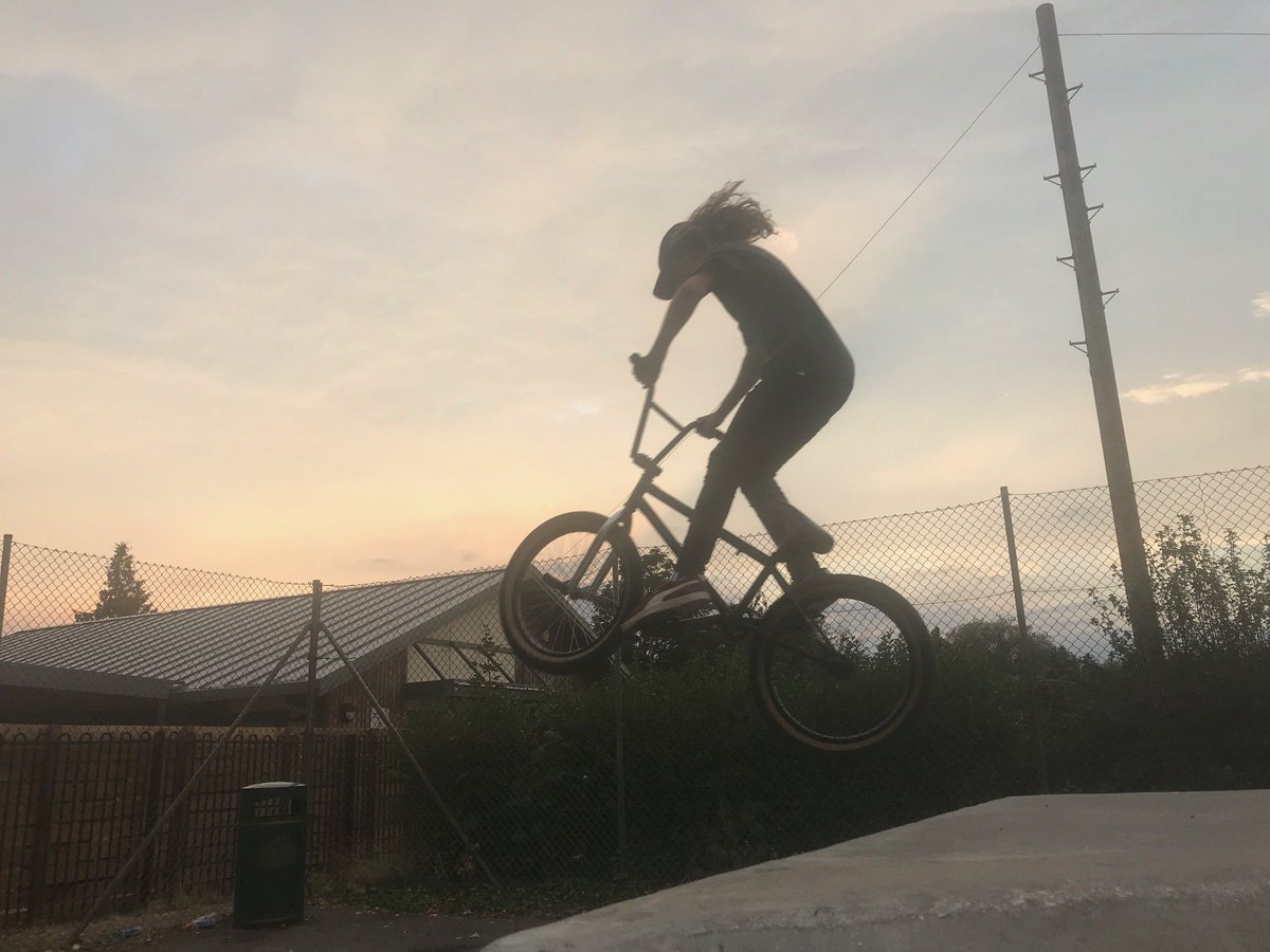 HadleighPolice's tweet photo. Nice to see young people of Hadleigh enjoying the skatepark as it should be.
@HadleighPolice #hadleighskatepark #PC1293 and #PC167 https://t.co/Lxfw5ms5yb