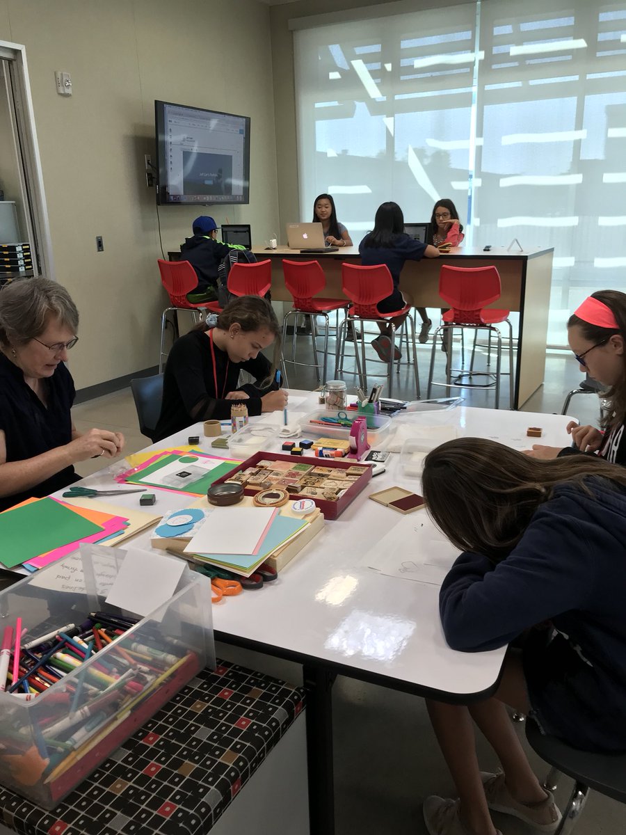pperfectsquares's tweet photo. Thank you adult volunteers for helping out with our MakerSpace day at DMS STEM Camp. #DMSeagles #USDlearns https://t.co/mriIzbX4g4