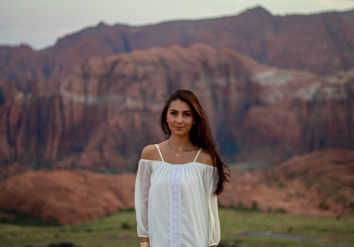 CSossman's tweet photo. Look at my beautiful girlfriend❤️ and my photography skills are getting a little better🙌🏼 https://t.co/lpMzdcR4E1