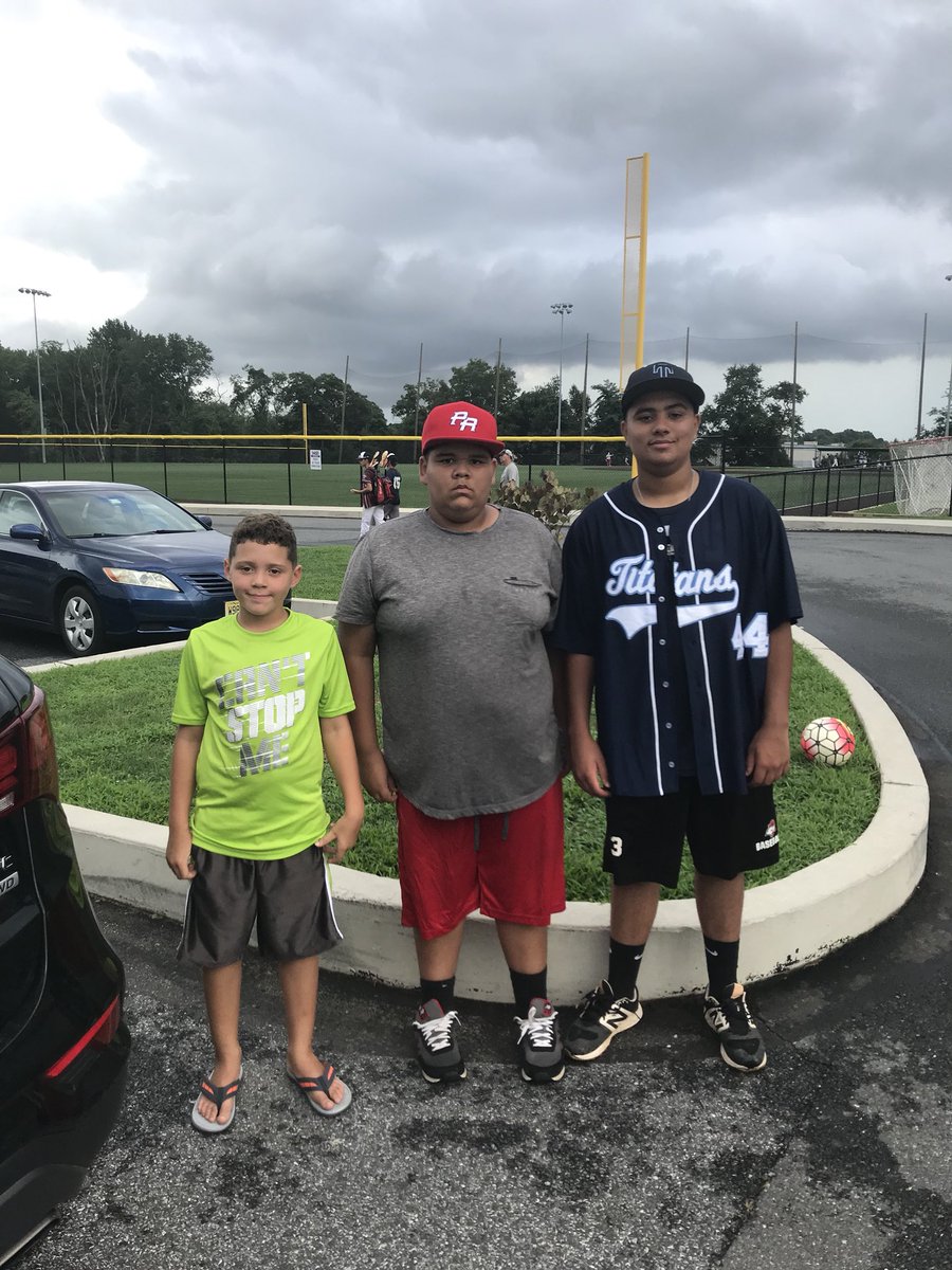 mason1820's tweet photo. Sanchez squad ⚾️⚾️⚾️I love my boys https://t.co/MbFH3znK1Q