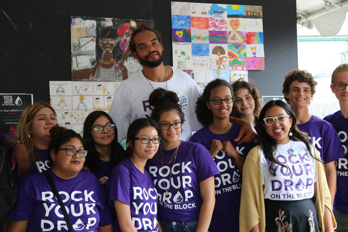 AftrSchoolMttrs's tweet photo. We had an AMAZING time yesterday at #RockYourDrop marching for #peace in #Chicago from Crane H.S. to #MarillacHouse & enjoying teen artwork & performances. Thanks to all who joined us, & special thanks to our partners at @NoahsArcFdn! #ItTakesACity #MeetOurFuture #TeensMATTER https://t.co/5GNxyLi3SO