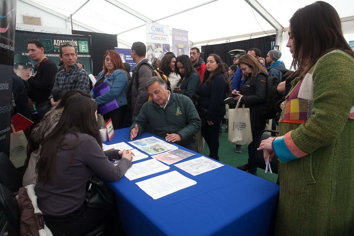 IV FERIA LABORAL DE CONCÓN RECIBIÓ A 1.200 POSTULANTES PARA UNA OFERTA DE 450 EMPLEOS - Ilustre Municipalidad de Concón - Chile <a href="/SENCEValpo/">SENCE Valpo</a>  <a href="/OmilConcon/">Omil Concon</a>  concon.cl/concon-al-dia/…