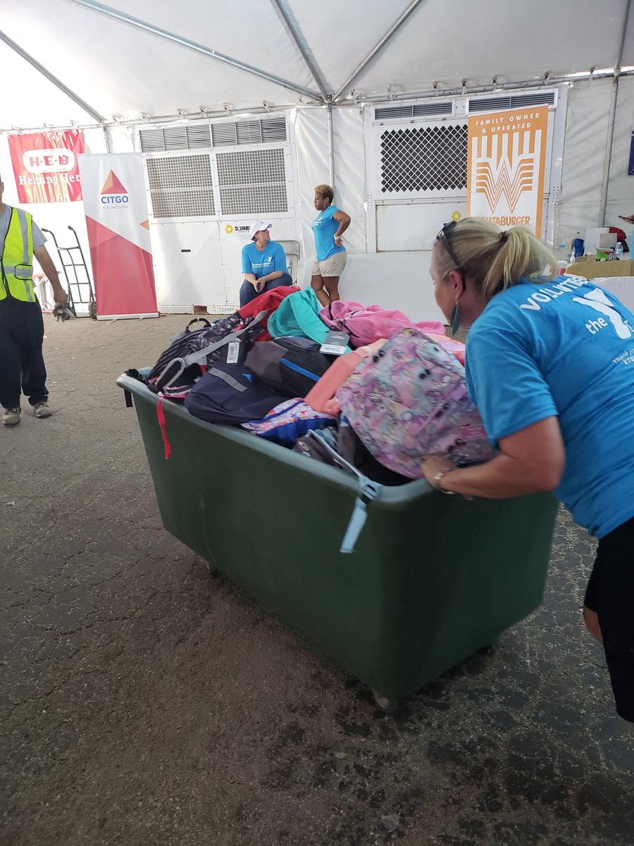 YMCAHouston's tweet photo. Now SHRINKING #BackpackMountain! Time to load up school supplies for distribution. This bus-full is headed to Trotter Family YMCA, but there is still time to stop by today and make your donation. We’re here at @abc13houston until 6 pm! #YMCABackpack https://t.co/HYTNx7uOmA