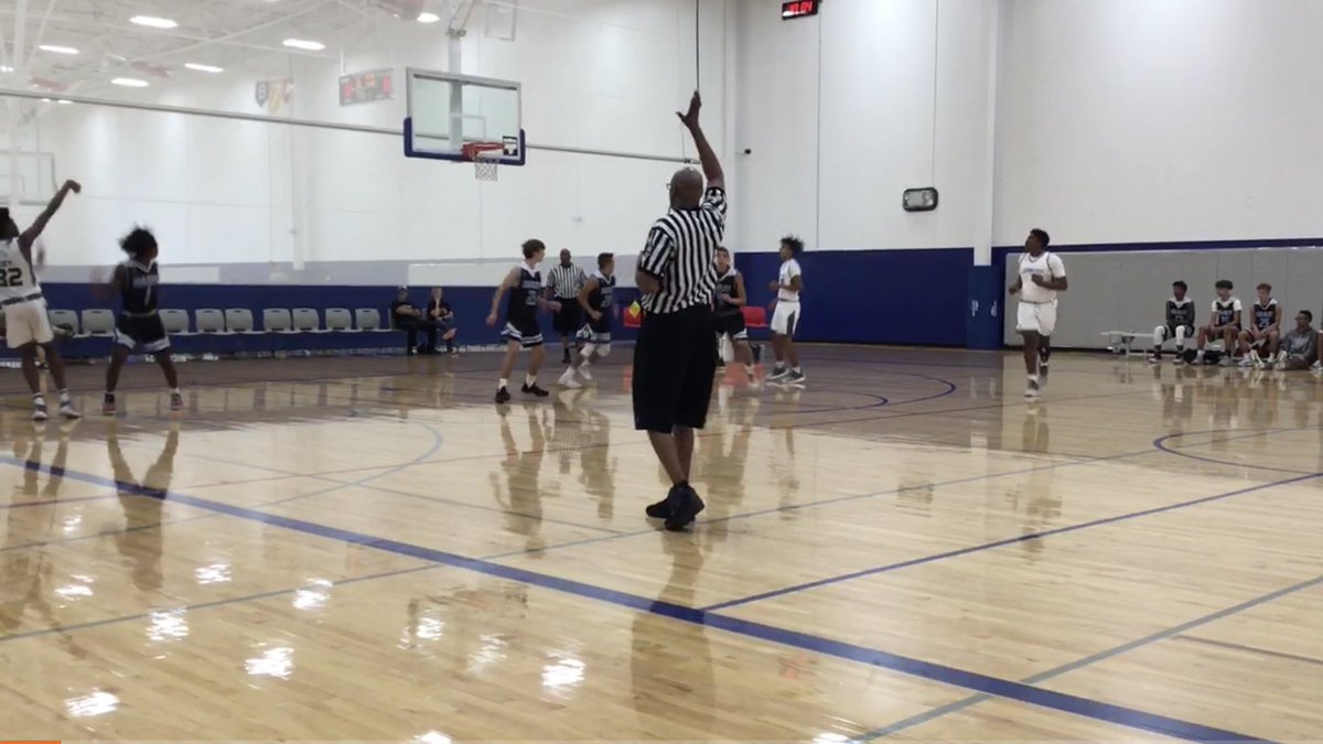jduv20's tweet photo. @MattRandazzo @ThomSigel @CoachLoechle @IUPUIJaguars @RockyHoops Malachi Key helped @QC_Ballers 16u to a 81-77 win vs Kansas SSA Elite with 12pts 8reb 5 assists and 2 blocks #futureproblem https://t.co/EzPdxywo5m