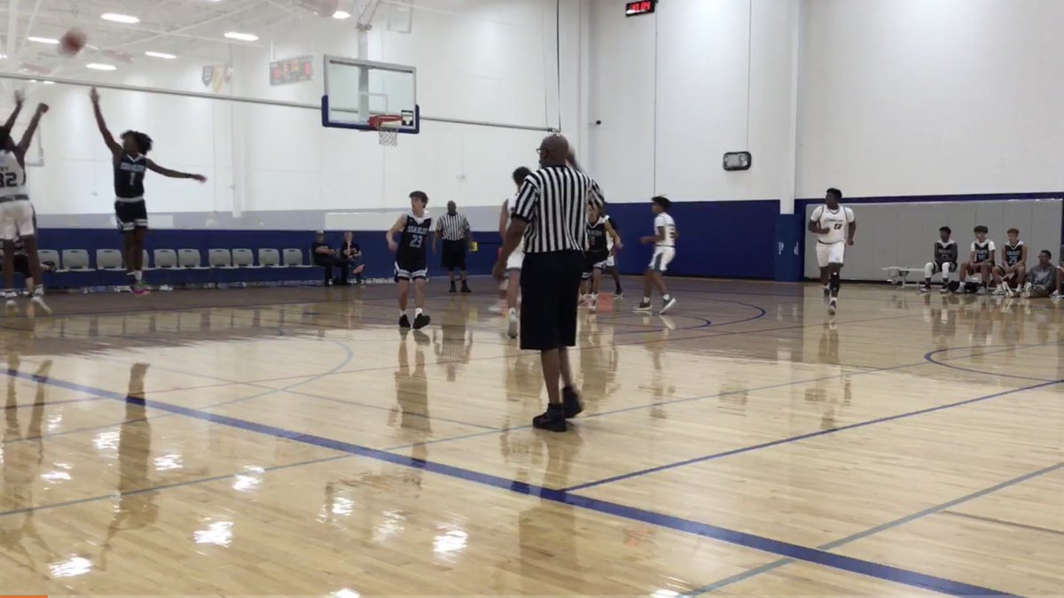 jduv20's tweet photo. @MattRandazzo @ThomSigel @CoachLoechle @IUPUIJaguars @RockyHoops Malachi Key helped @QC_Ballers 16u to a 81-77 win vs Kansas SSA Elite with 12pts 8reb 5 assists and 2 blocks #futureproblem https://t.co/EzPdxywo5m