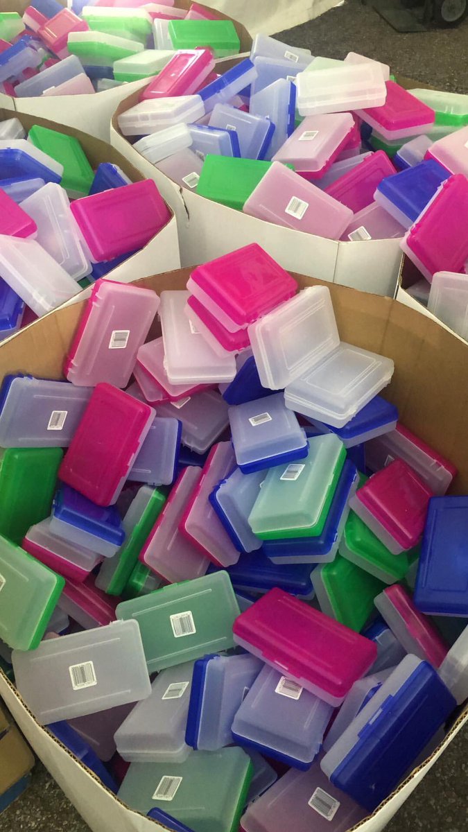 abc13houston's tweet photo. Thank you to the volunteers who helped stuff backpacks today! We have one more hour left of #YMCABackpack 🎒 More info on where to donate and drop off locations —>https://t.co/mB4s5s7rAx https://t.co/kl8GRrKexA