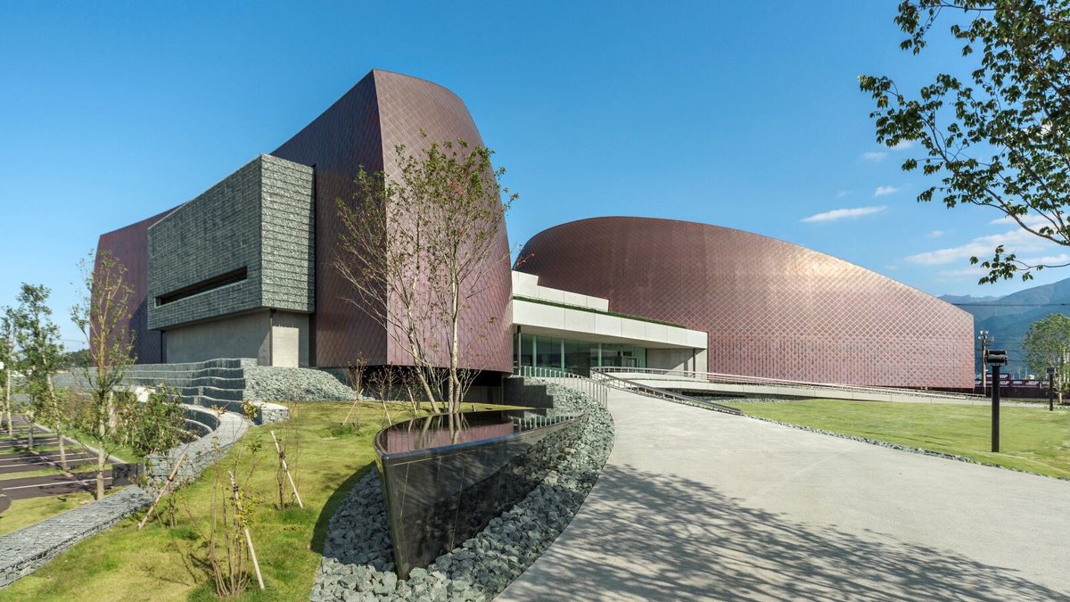 Kids_Support's tweet image. 本日のヤヒロラボは、愛媛県新居浜市の あかがねミュージアムで、恒例の缶バッジワークショップを開催します。13時〜15時です。参加費100円で、これは東日本大震災風化防止活動に役立てます。小児がん支援のレモネードスタンドも行いますので、新居浜市周辺の方はぜひお立ち寄りください！