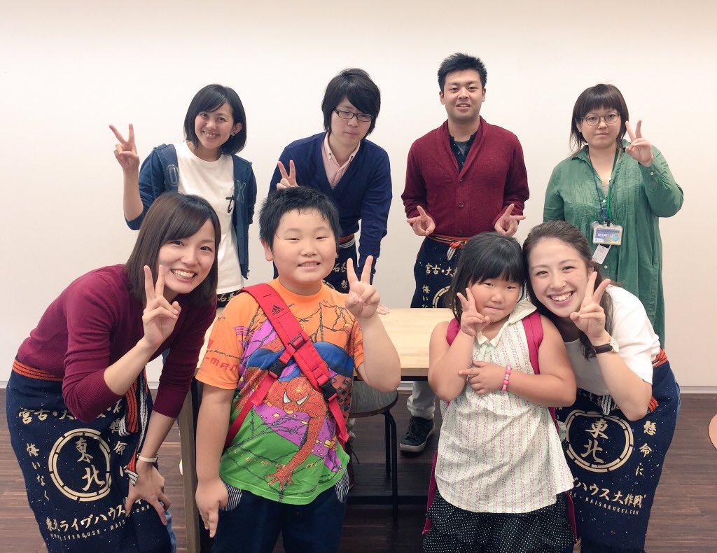 Kids_Support's tweet image. 本日のヤヒロラボは、愛媛県新居浜市の あかがねミュージアムで、恒例の缶バッジワークショップを開催します。13時〜15時です。参加費100円で、これは東日本大震災風化防止活動に役立てます。小児がん支援のレモネードスタンドも行いますので、新居浜市周辺の方はぜひお立ち寄りください！