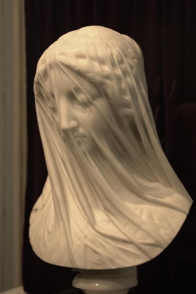 dolcecamarade's tweet photo. jtrouve ça juste fascinant de réussir à travailler la matière la plus dure qui soit de telle sorte à avoir un rendu de voile et un effet de transparence pareil wow https://t.co/YXe9Ivrv41