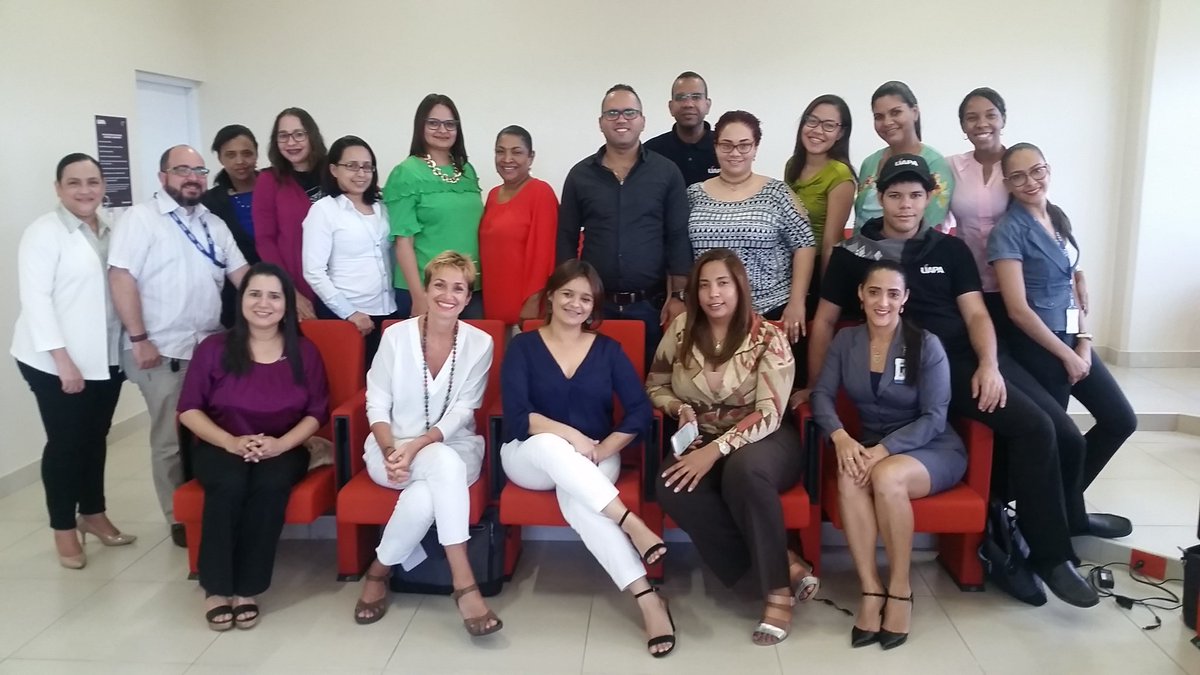 FiorDAlizaTave1's tweet photo. Excelente jornada formativa sobre Comunicación e Imagen, impartido por @marazzato a empleados de la @uniuapa. Gran experiencia para la enseñanza y la universidad. #EduxacionSuperior #CursoIglu https://t.co/t5o0PiQwjf
