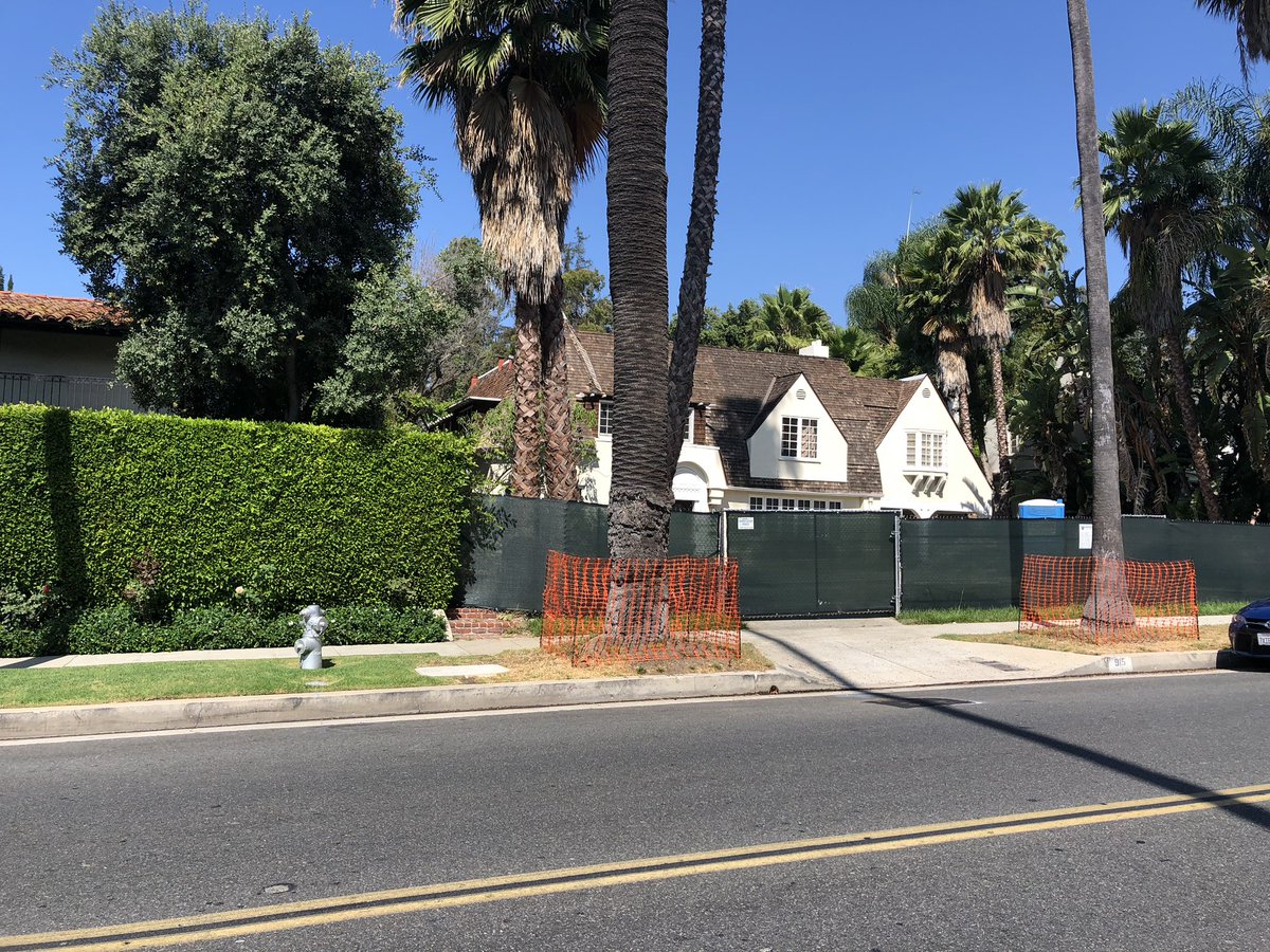 EdgarinLA's tweet photo. @adamcarolla I thought you’d like to see that at least Beverly Hills gets it with the tree protection and common sense. Can’t say much else for them in the building and safety but this is cool. Show this to your permit douches. https://t.co/JRE6b08JSv