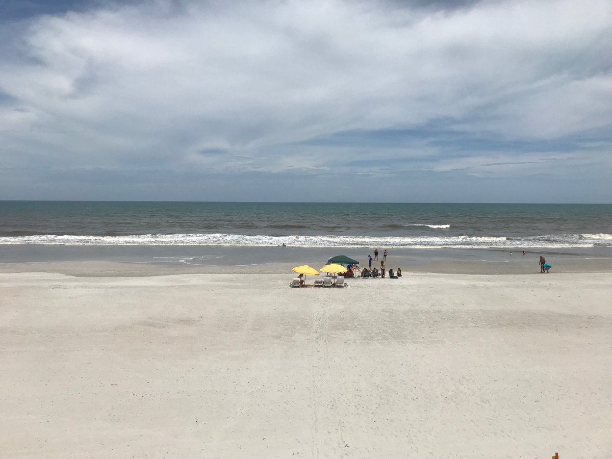 shoemakerhomes's tweet photo. Sure random green tent people.....let’s all bunch in on this crowded beach....don’t mind us in the yellow umbrella. right ⁦@lcshoe⁩? #greatview https://t.co/MRaXBor6H2
