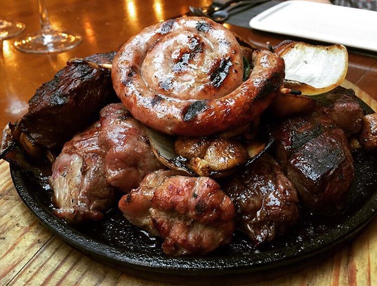 Quitral_resto's tweet photo. Ven y descubre por qué somos expertos en #carnes a la #parrilla 😏🥩 https://t.co/bIkDS3wAH7
