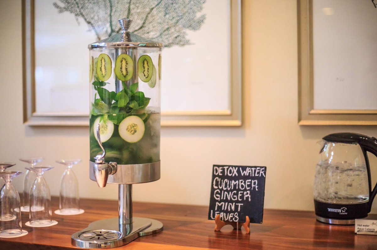 WellnessingVR's tweet image. Comienza tu día con una bebida detox. El pepino y la menta además de depurar son revitalizantes. #Natural #SpaTip
