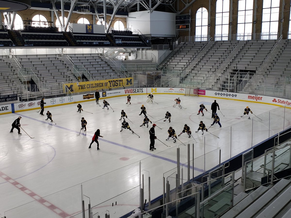 MatthewKilfoil's tweet photo. Boys had an amazing session with Kim Muir at Yost Arena today! @LGSHockey #CantSkateCantPlay #MaizeNBlue https://t.co/4n9M5wnUo6