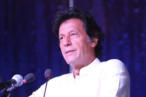 minhakhaniazi's tweet photo. Na khud protocol loonga aur naa hi kisi ko lene doonga.
Said Imran Khan, this morning. First PM in history of Pakistan to lead a #NOVIPProtocol life? https://t.co/Y91LEzj6v4