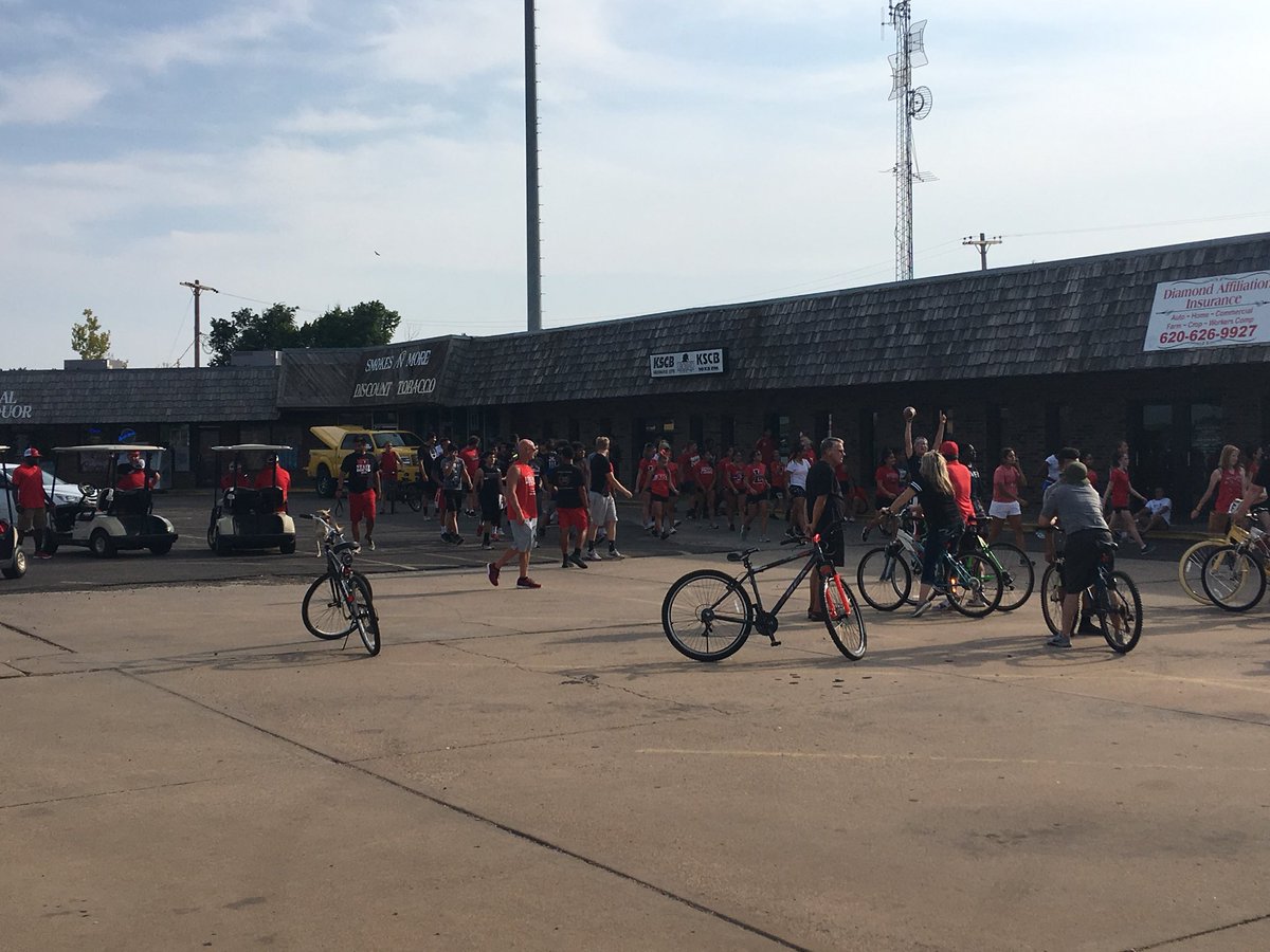 sportsguybrock's tweet photo. Friday Fun Run stops by Broadcast Square. https://t.co/xGVuUgVrJx