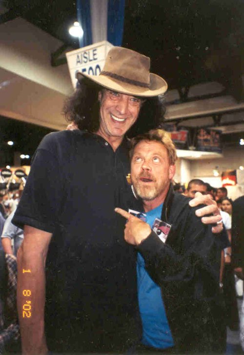 Adiaphora_Miro's tweet photo. .@TheWookieeRoars Hi Peter,
I hope you feel better! I'm sending you ♥️ &amp; good vibes with this sweet photo of you &amp; @hamillhimself @ #sdcc2002 
Greetings from 🇩🇪 https://t.co/sGuTVCds8r