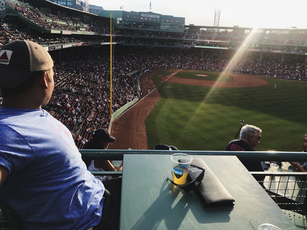 swtobin's tweet image. #Fridayviews #soxyanks #samadamsdeck

@redsox @SamuelAdamsBeer