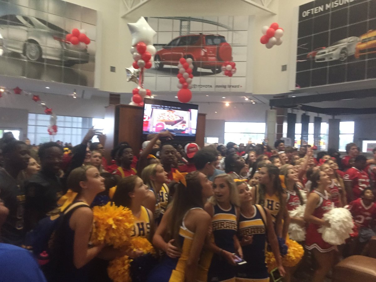 Athletics_gcboe's tweet photo. Huge thank you to ⁦@I95ToyotaGA⁩  for hosting our back to school pep rally! What an awesome time for both ⁦@GAHS_Football⁩ and ⁦@bhstdclub⁩  #FridayNightFootball  #pumpedupforfall ⁦@ADSteveWaters⁩ ⁦@glynnschools⁩ ⁦@vcolejr⁩ https://t.co/mKwNkpJUDS